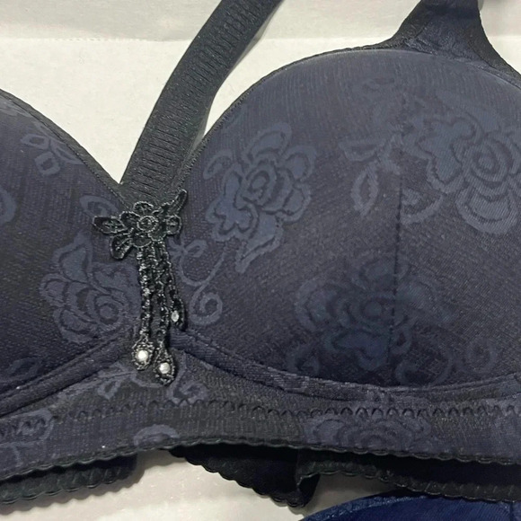 Set three women’s XL- XXL bras from 4 sports 8 sexy bra total of 12 bras - Picture 14 of 16